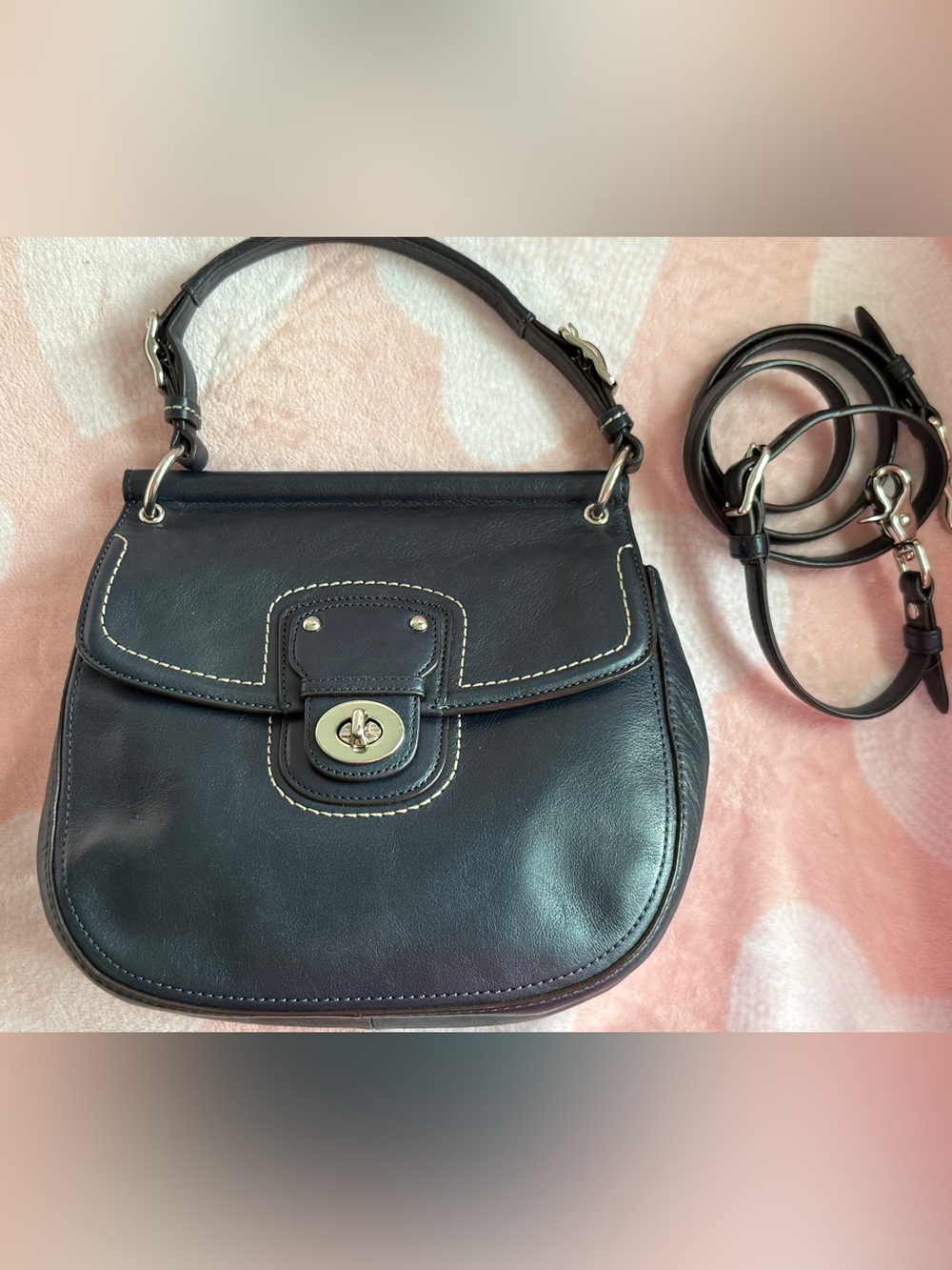 Classic Willis Legacy Leather Turn-Lock Shoulder and hand Bag EUC